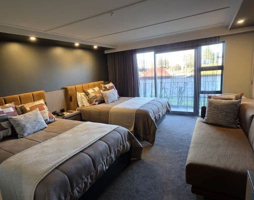 Deluxe Twin Hotel Room