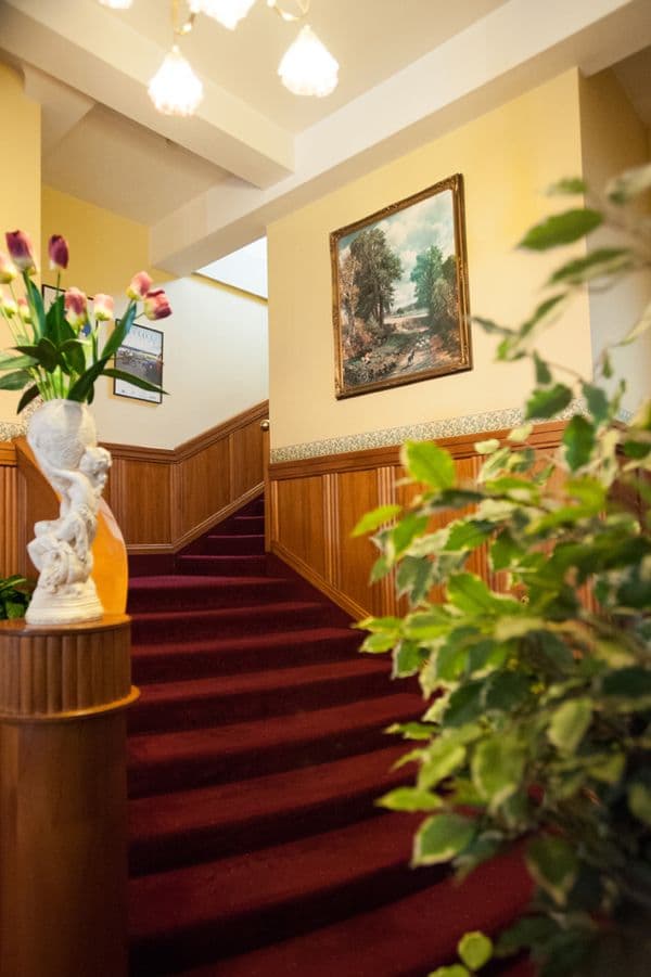 Foyer.jpg