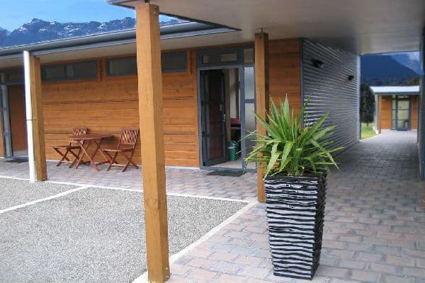 Exterior 2.jpg