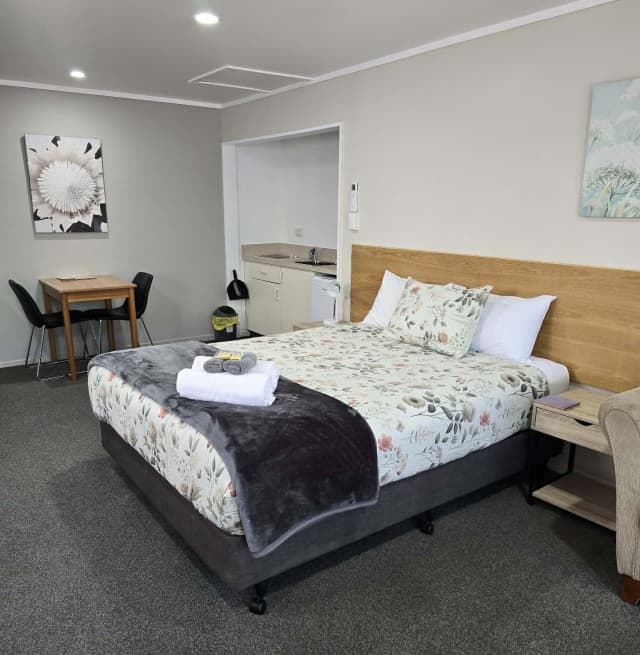 Commodore Court Motel