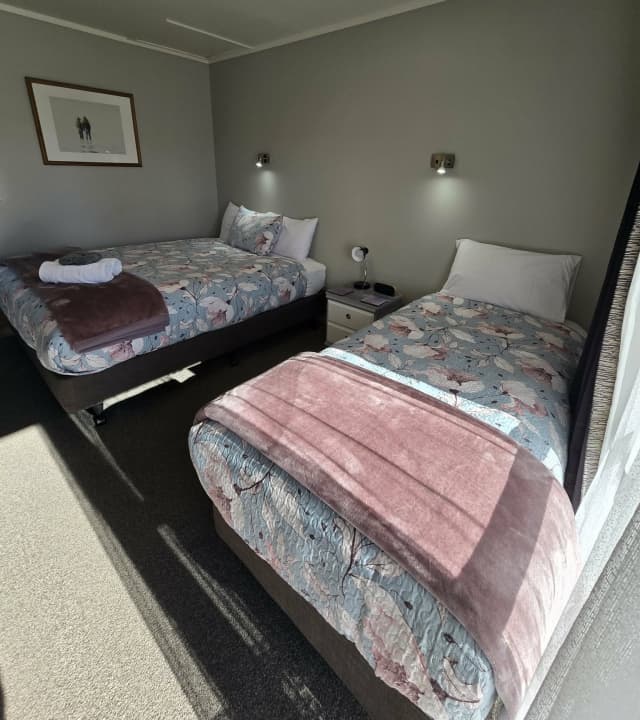 Commodore Court Motel