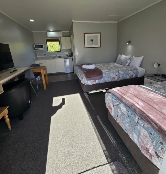 Commodore Court Motel