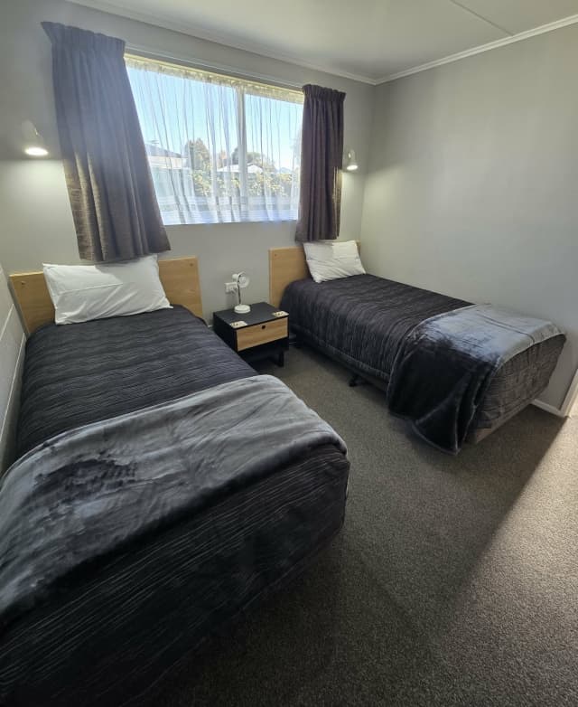Commodore Court Motel