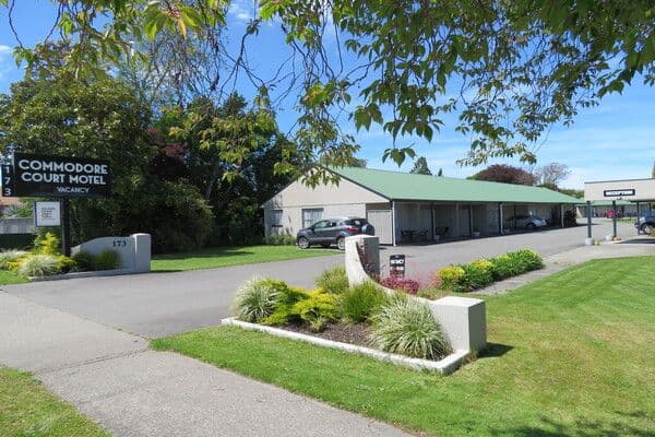 Commodore Court Motel