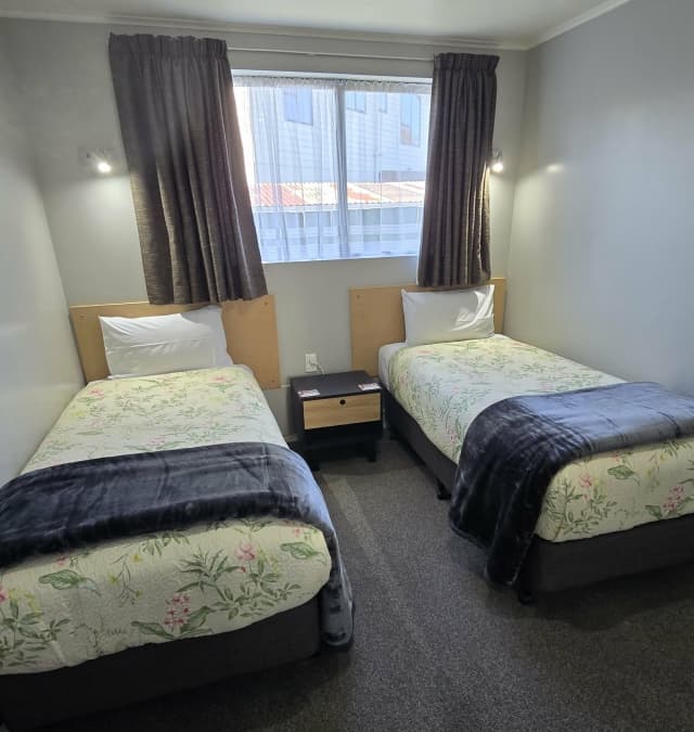 Commodore Court Motel