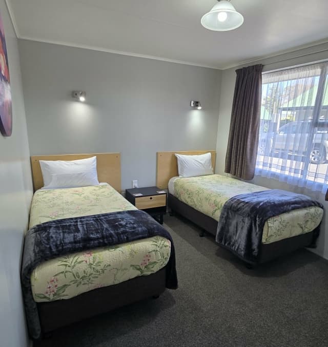 Commodore Court Motel