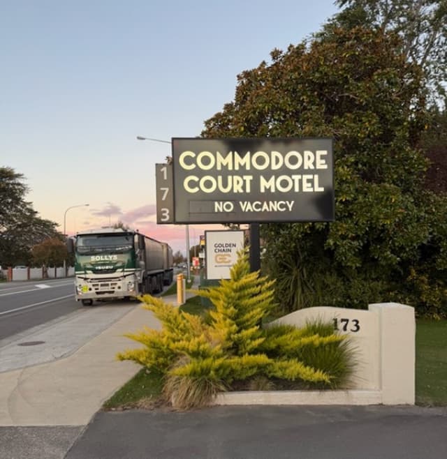 Commodore Court Motel