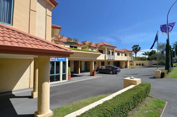 Exterior 1.jpg