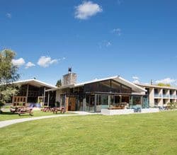 Wanaka Hotel exterior 2014 cropped.jpg