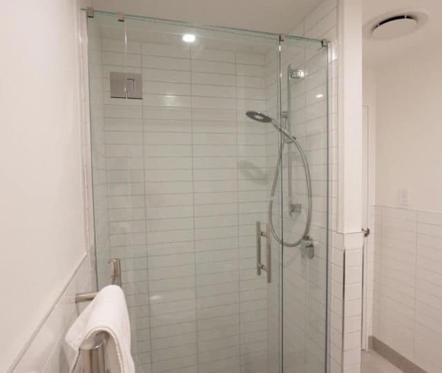 Deluxe Two Bedroom shower