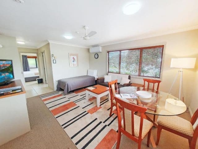 Whangaparaoa Lodge