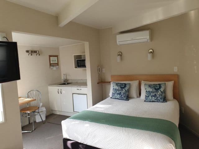Cottage Mews Motel