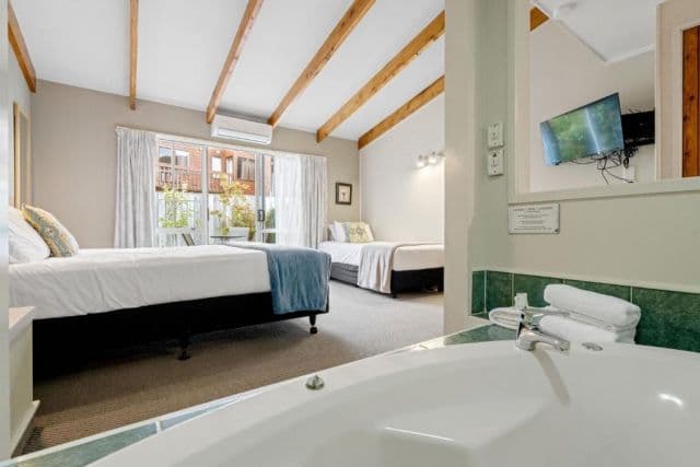Cottage Mews Motel