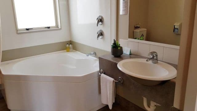 One Bedroom Bathroom 
