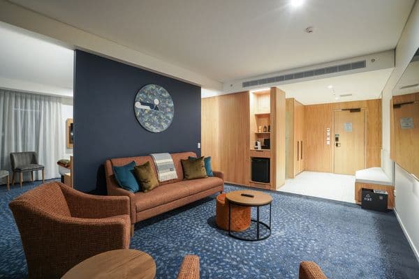 Executive Corner Suite