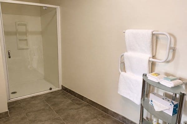 Bathroom -Studio with cooking facilites 