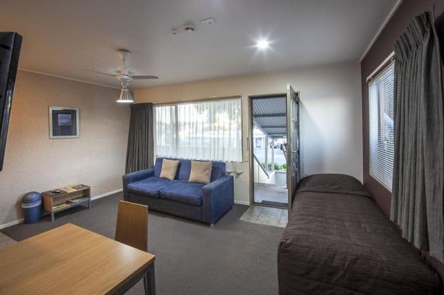 Single bed - living room
